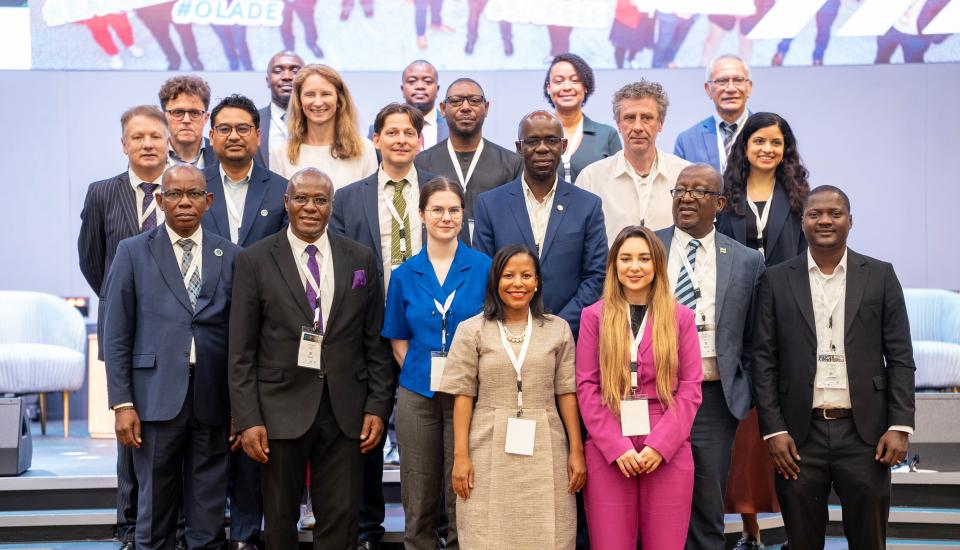 pictures of participants to the panels