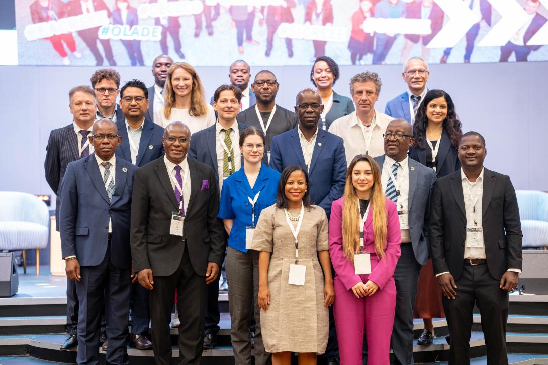 pictures of participants to the panels
